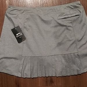 Large Ladies golf or tennis skirt.
